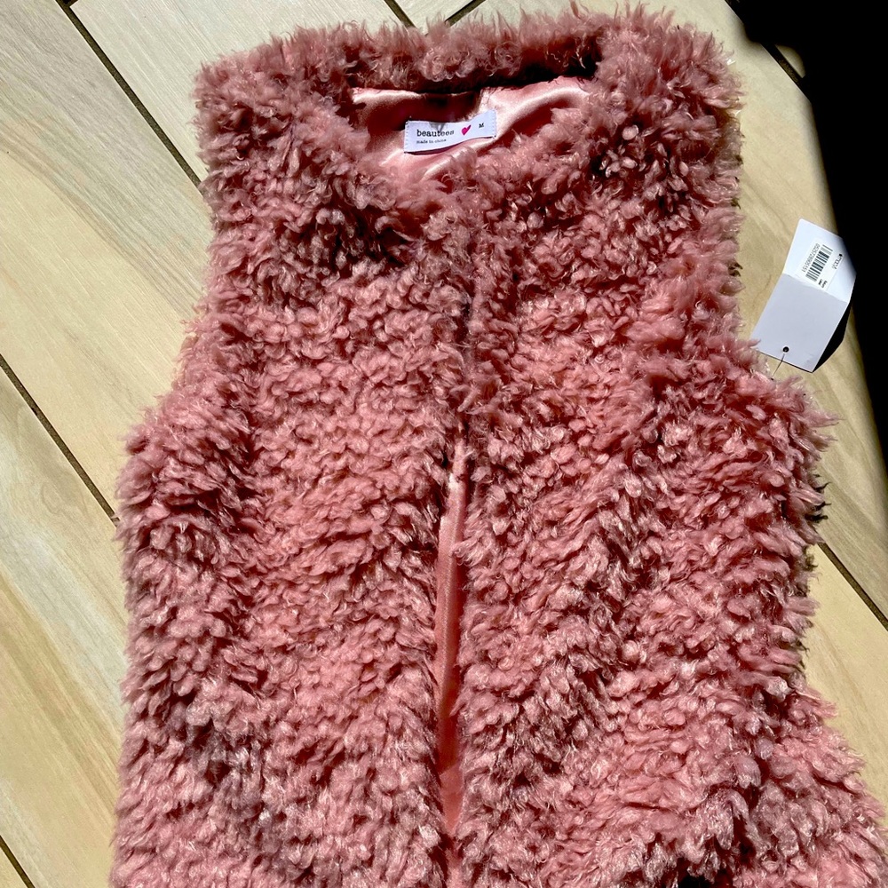 Beautees mauve faux fur vest.